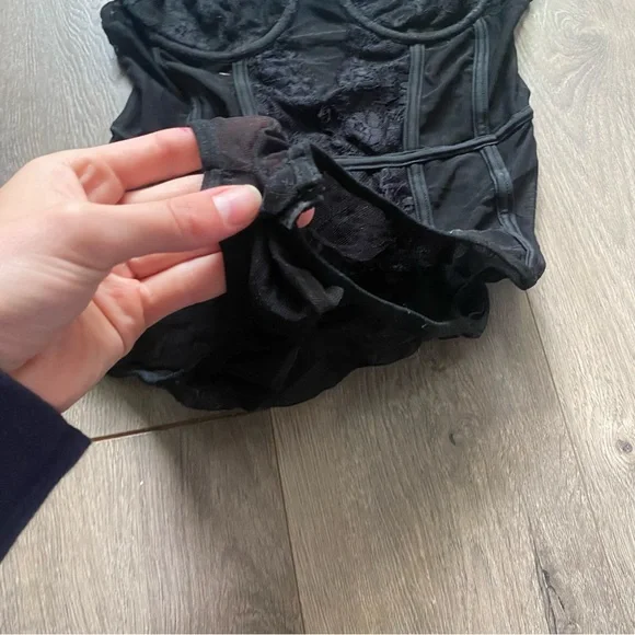 Princess polly black lace bodysuit - Picture 2 of 4